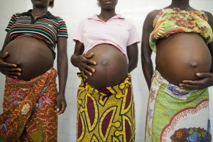 40 millones de mujeres dan a luz sin la ayuda de enfermeras o matronas. (UN Photo/Hien Macline)