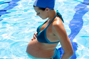 El ejercicio acuático, ¿una alternativa segura durante el embarazo?
