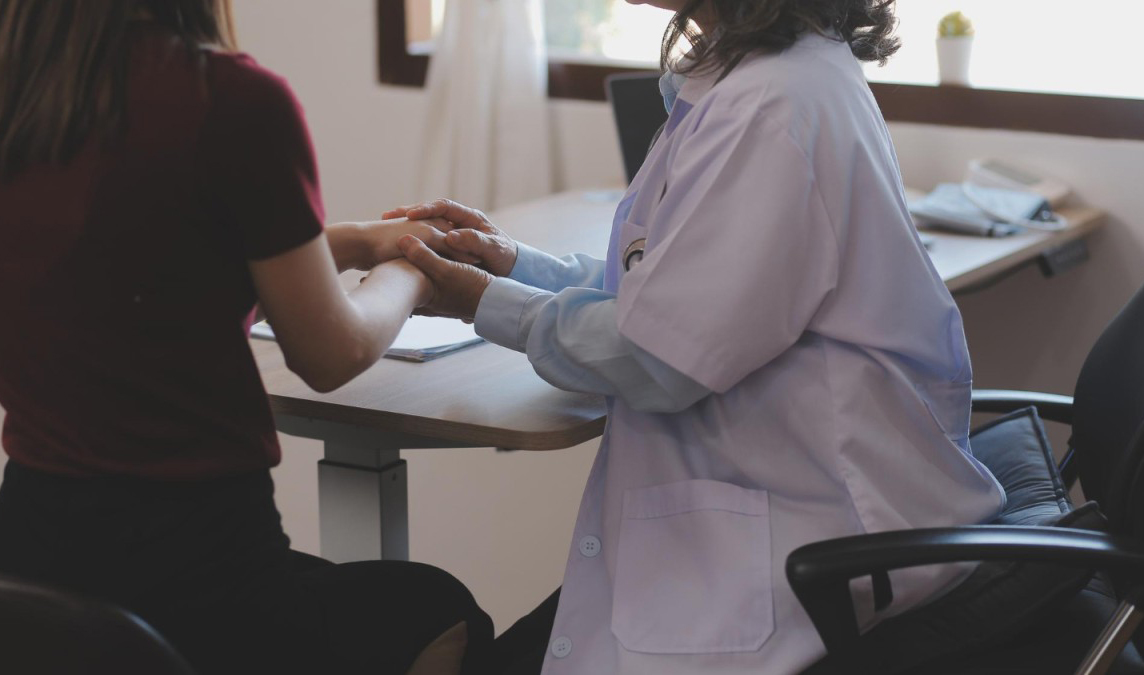 Un estudio enfermero analiza el uso de la comunicación para reducir las crisis de agitación en pacientes de salud mental