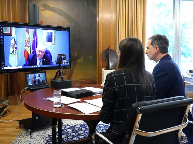 Momento de la videoconferencia entre los Reyes y Florentino Pérez Raya, presidente del CGE @Casa Real