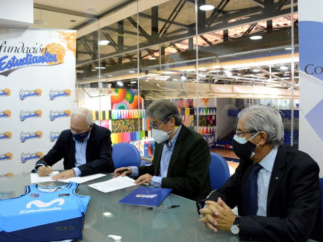 Florentino Pérez Raya, presidente del Consejo General de Enfermería, Fernando Galindo, presidente de la Fundación Estudiantes y Miguel Ángel Bufalá, presidente de Movistar Estudiantes