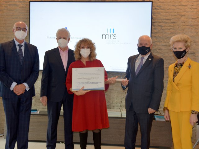 Andión Goñi, directora de enfermería del Hospital 12 de Octubre de Madrid, recogió el quinto premio al centro con mejor reputación para los gestores de enfermería