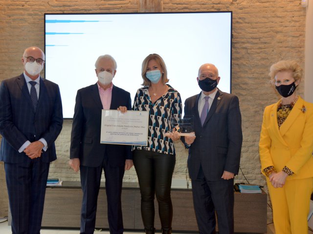 Ana Gloria Moreno, directora de enfermería del Hospital Fundación Jiménez Díaz de Madrid, recogió el sexto premio al centro con mejor reputación para los gestores de enfermería