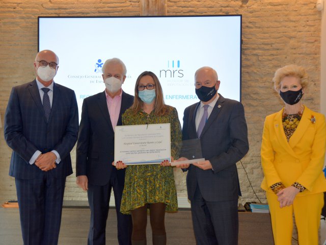 Beatriz Martín, directora de enfermería del Hospital Ramón y Cajal de Madrid, recogió el noveno premio al centro con mejor reputación para los gestores de enfermería