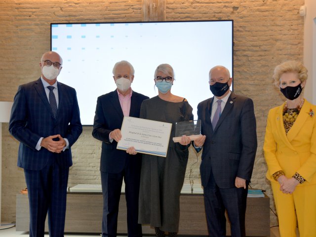 Eugenia Masip, directora de enfermería del hospital de la Santa Creu i Sant Pau de Barcelona, recogió el décimo tercer premio al centro con mejor reputación para los gestores de enfermería