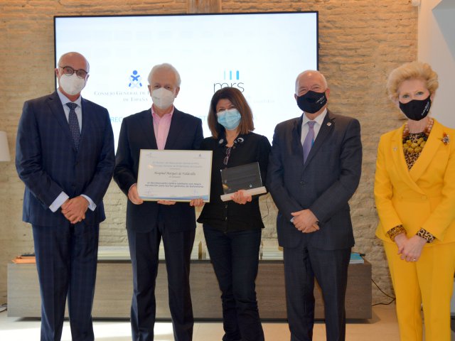 M.ª Gemma García, directora de enfermería del hospital Marqués de Valdecilla de Santander, recogió el décimo cuarto premio al centro con mejor reputación para los gestores de enfermería