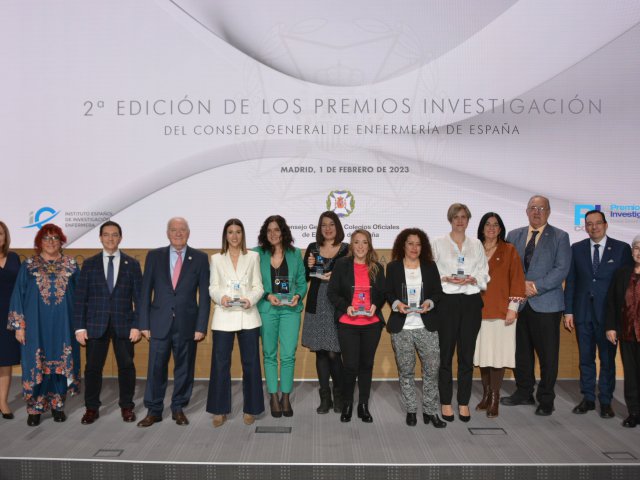 Las seis ganadoras con la comisión ejecutiva del CGE