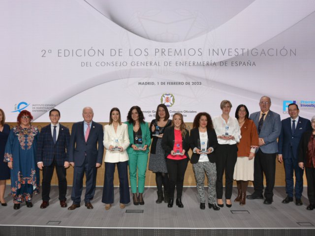 Las seis ganadoras con la comisión ejecutiva del CGE