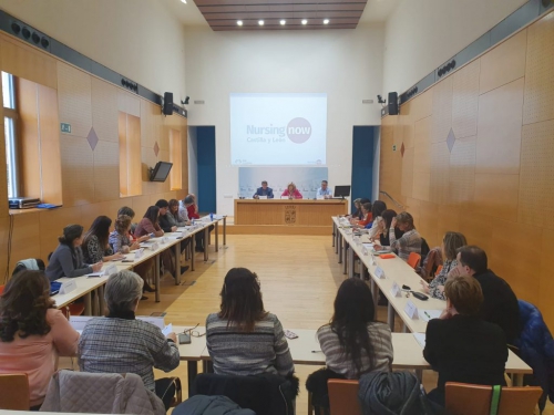 Las enfermeras castellanoleonesas celebran el compromiso de la consejera de aprobar la acreditación para poder prescribir