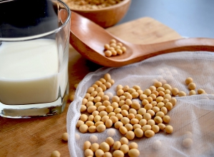 ES: La enfermería analiza el beneficio de la bebida de soja en la menopausia. SALA 212 (15.30-16.45) ENG: Nurses examine the benefits of soy drinks at menopause. ROOM 212 (15.30-16.45)