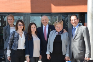 Una delegación del Ministerio de Salud polaco se reúne con el CGE en busca de mayor autonomía para sus enfermeras