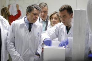 Ignacio González, presidente de la Comunidad de Madrid, en su visita a las instalaciones del Gregorio Marañón