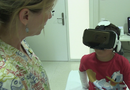 Realidad virtual para niños que calma la ansiedad antes de retirar un yeso