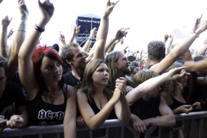 Detectan una lesión cerebral como consecuencia de mover la cabeza en un concierto de heavy metal