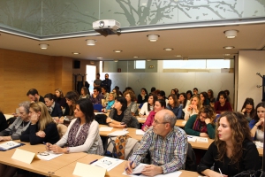 Casi un centenar de personas acudieron al Colegio de Enfermería de Navarra