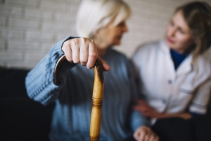 No contratar enfermeras de Geriatría en las residencias pone en riesgo la calidad de los cuidados