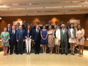 La ministra aplaude la voluntad de diálogo de enfermeros y médicos con la prescripción