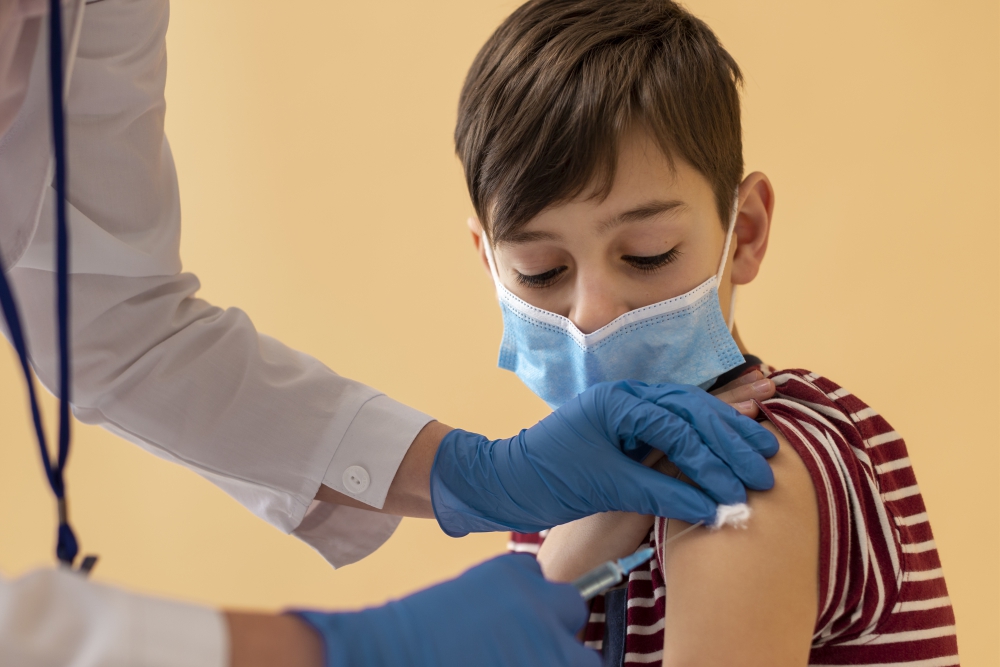 El CGE, sociedades científicas y asociaciones de pacientes reivindican la figura de la enfermera escolar para lograr el éxito de la vacunación contra el COVID-19 entre los menores