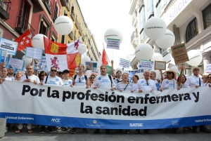 Más de 8.000 enfermeras se manifiestan para exigir mejoras reales para un Sistema Sanitario “enfermo”