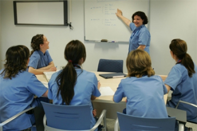 Estudiantes de Enfermería de la Universidad de Navarra harán prácticas en Birmingham (Reino Unido)