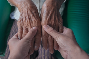 El CGE reitera su absoluto rechazo a la creación de un nuevo e innecesario título de supervisión de centros geriátricos