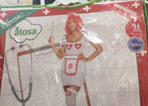 Alcampo retira un disfraz de enfermera sexy tras las quejas de la enfermería