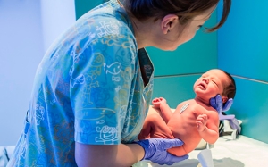 Espa&ntilde;a necesita 10.000 matronas m&aacute;s para salvaguardar la salud de las mujeres