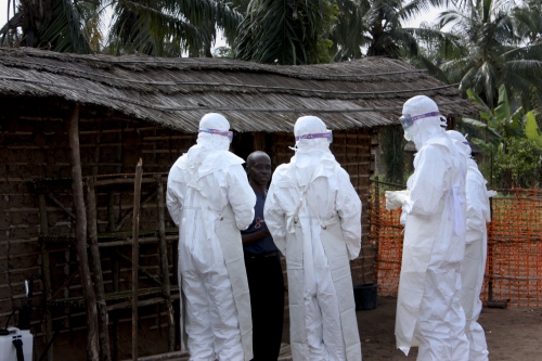 La mitad de los sanitarios fallecidos por ébola son enfermeros
