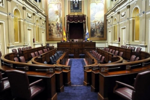 La Mesa Enfermera pide a los partidos que presenten iniciativas en contra del RD de prescripción enfermera en los parlamentos autonómicos