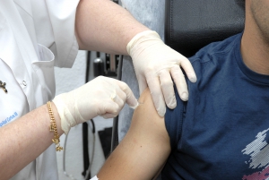 El Gobierno pone en peligro la vacunación de 22 millones de españoles