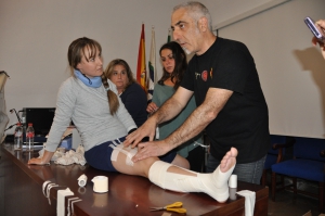 Profesionales de enfermería se actualizan en la práctica de técnicas de vendaje