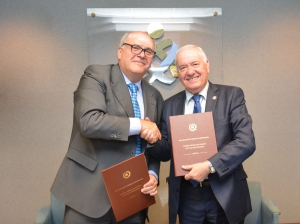 El CGE y MSD firman un convenio que reforzará la formación científica de los profesionales