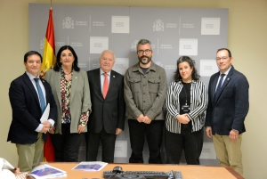 El CGE y Sanidad trabajan para normalizar la prescripción y la inclusión de las enfermeras en un grupo A unificado