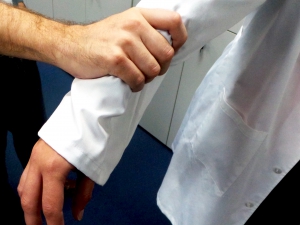 Condenado por agredir a un enfermero en el Hospital de Benalmádena