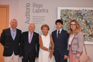 El Consejo General de Enfermería rinde homenaje a Íñigo Lapetra, quien fuera su director de comunicación durante casi 20 años
