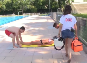 Enfermeros en las piscinas para combatir el calor sin riesgos