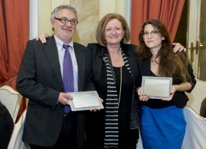 Javier Tovar (director de EFE Salud), Montserrat Tarrés y Cristina Velázquez (Europa Press)