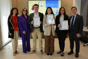 Un proyecto que impulsa la prevención y el manejo del acné en jóvenes se alza con los 6.000 euros de la beca “En la Piel de la Enfermera”