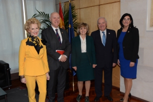 Las enfermeras piden a la ministra que culmine la prescripción y se implante la enfermera escolar en España