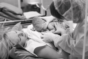Ocho de cada diez matronas españolas conocen casos de intrusismo profesional que ponen en riesgo la salud de madres y recién nacidos