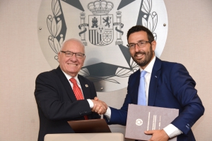 El Consejo General de Enfermería y BioSim se alían  para mejorar la formación sobre medicamentos biosimilares a las enfermeras españolas