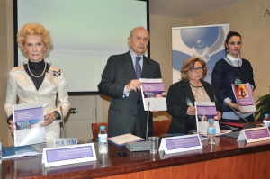 De izquierda a derecha: Pilar Fernández, Máximo González Jurado, Emilia Redondo y Rosabel Molina, durante la presentación del informe. Imagen: Ana Muñoz