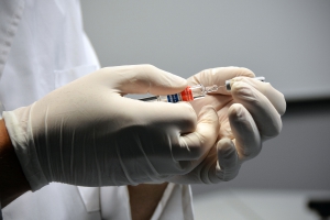 Descubren los signos moleculares que reducen la efectividad de la vacuna de la gripe en ancianos