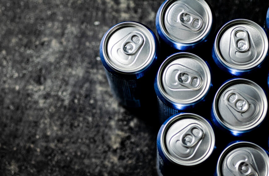 El Consejo General de Enfermería pide prohibir la venta de bebidas energéticas a menores en toda España