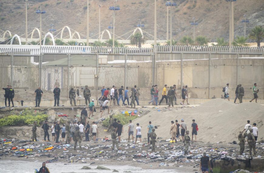 El CGE agradece la labor de todas las enfermeras que llevan días trabajando para atender a los afectados de la crisis migratoria de Ceuta